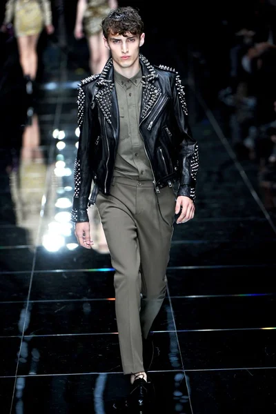 Look 43